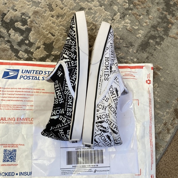 Julia Kovelman purchase. Bummed. One shoe is a 6 one is an 8. Very disappointed. - Picture 3 of 5